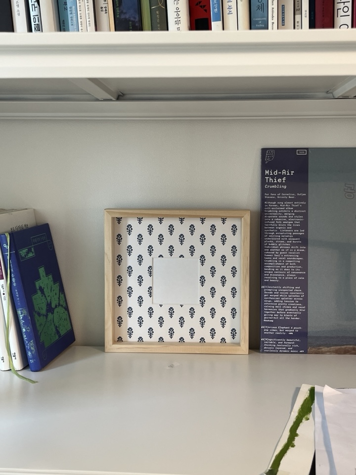 블루 플로럴 마운트 & 우드 프레임 25*25cm